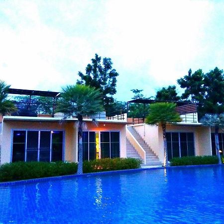 Bangkok.Grand.Resort Bang Bo Luaran gambar