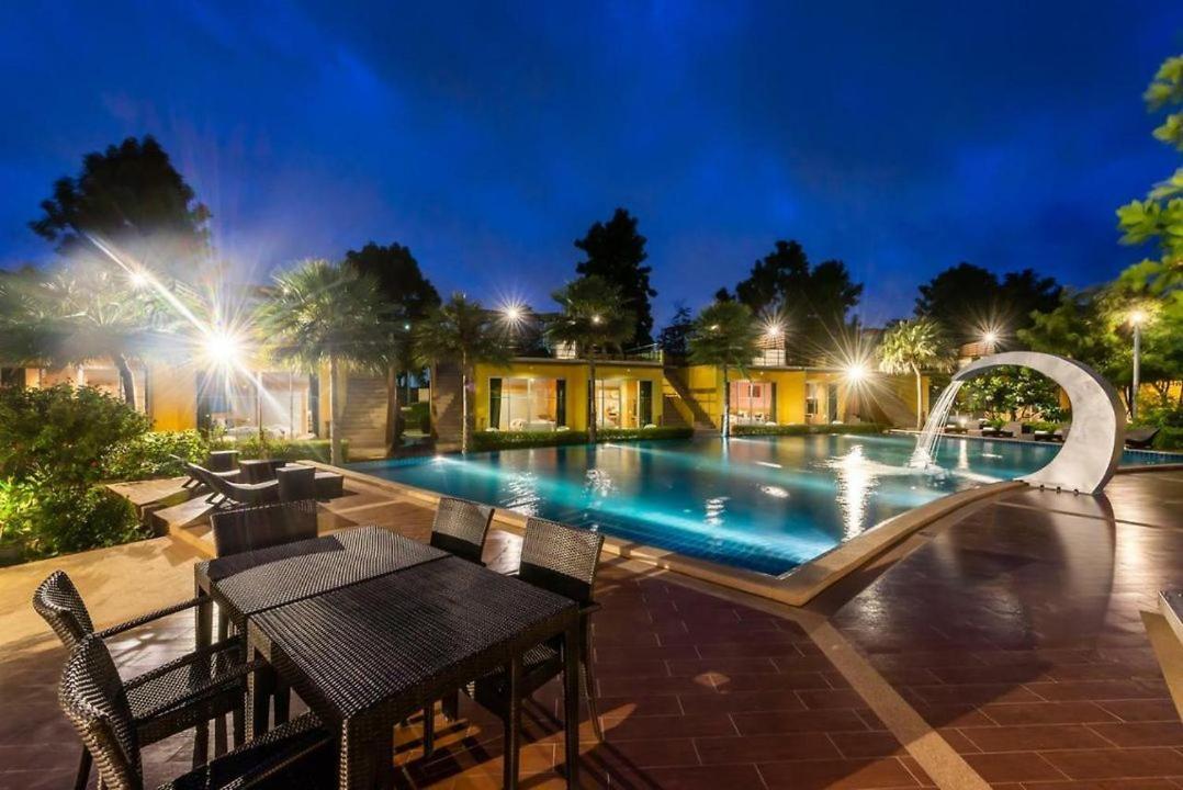 Bangkok.Grand.Resort Bang Bo Luaran gambar